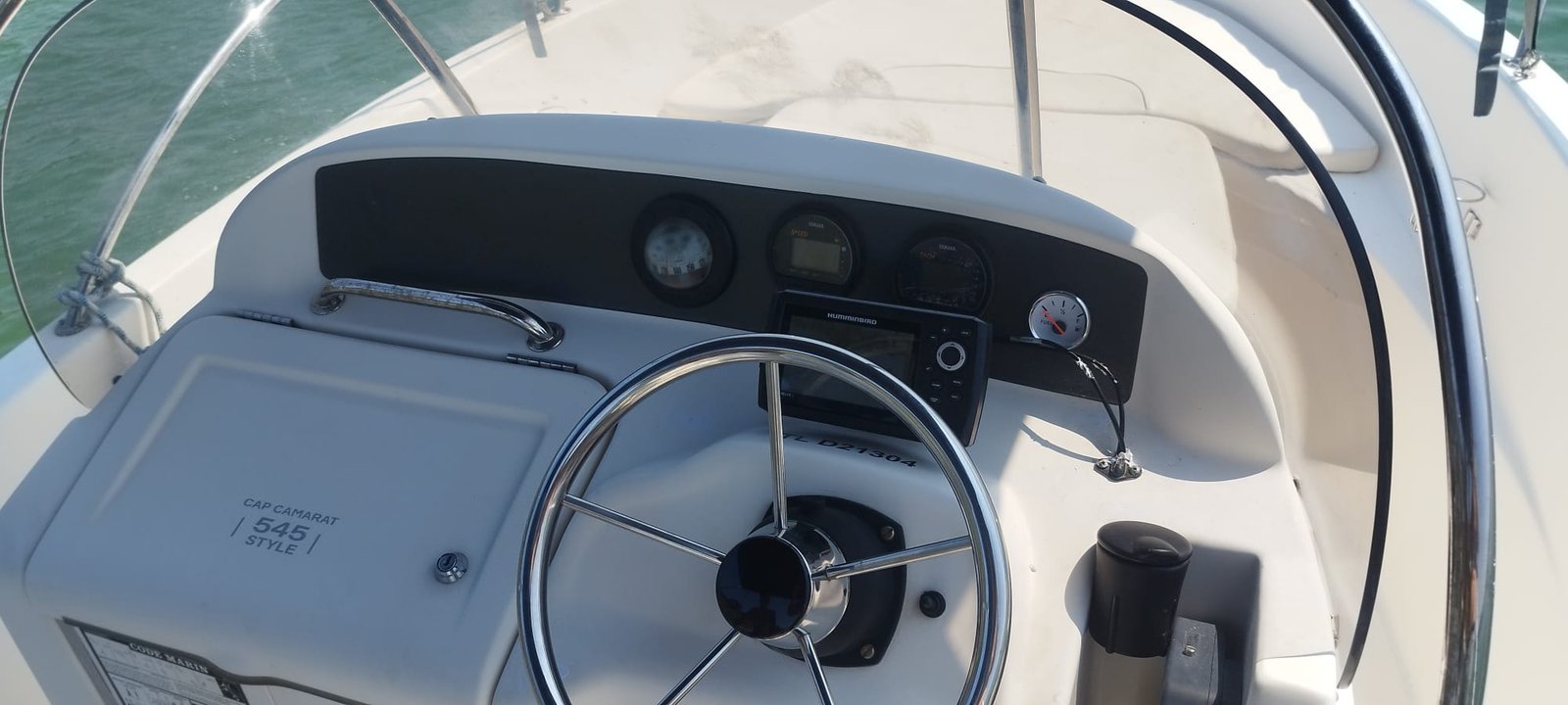Criques autour de Saint-Tropez – Locboatazur