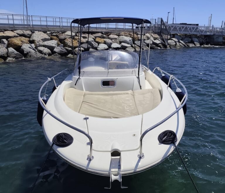 Visiter les Issambres en bateau – Locboatazur